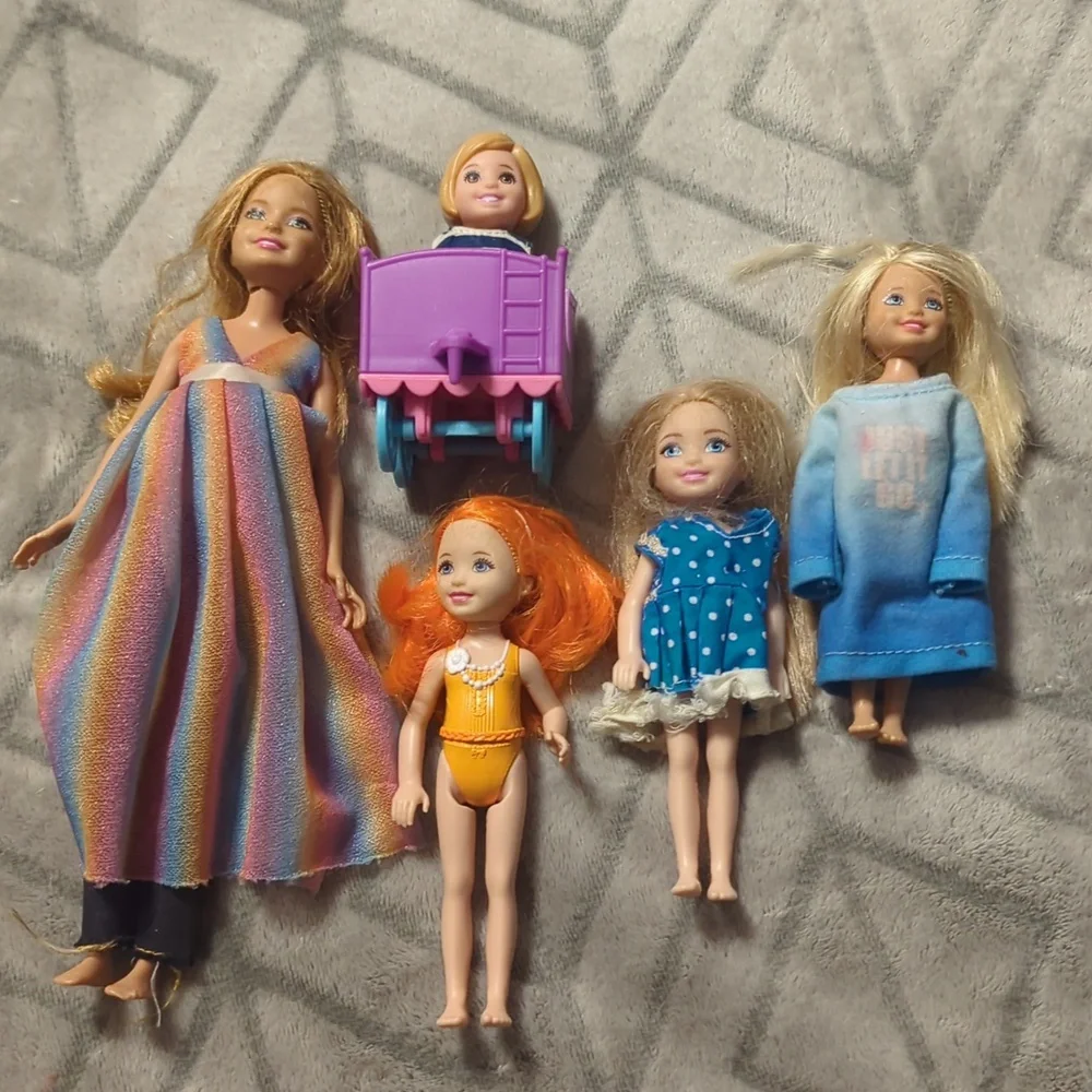 5 Mattel Barbie Chelsea, Stacie‎ dolls and accessories